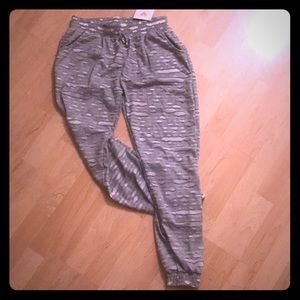 Cute gray pants with detail one size